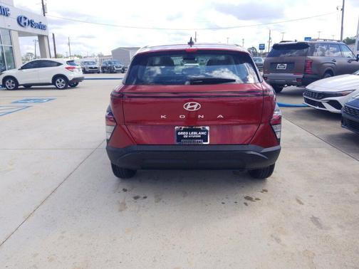 Ultimate Red Metallic 2026 Hyundai KONA SE