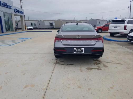 Fluid Metal 2026 Hyundai ELANTRA Limited