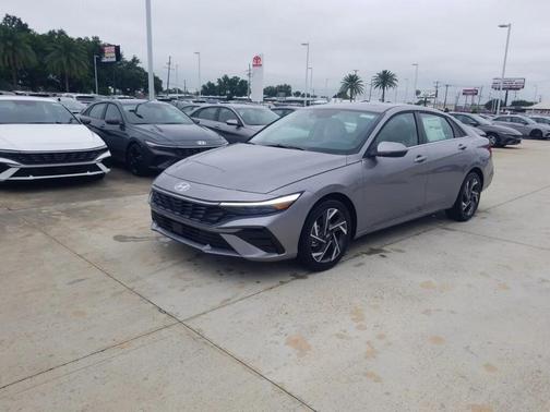 Fluid Metal 2026 Hyundai ELANTRA Limited