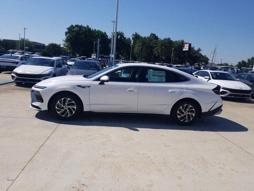 Serenity White 2026 Hyundai SONATA Hybrid Base