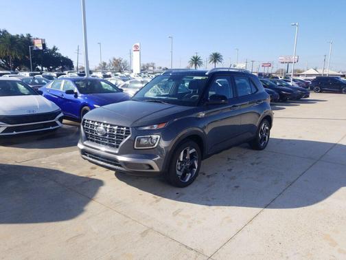 2026 Hyundai VENUE SEL w/Two-Tone Roof