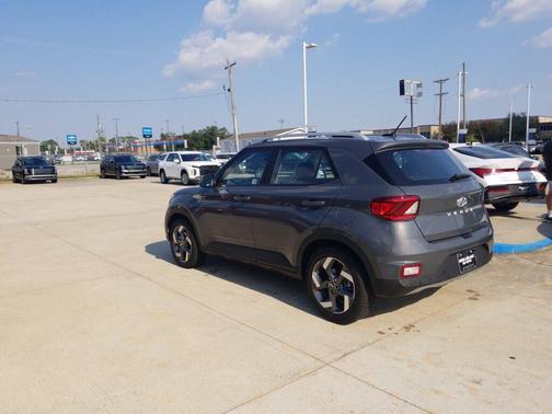 2025 Hyundai VENUE SEL
