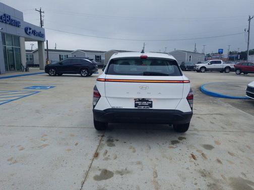 Atlas White 2026 Hyundai KONA SE