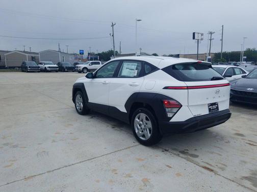 Atlas White 2026 Hyundai KONA SE