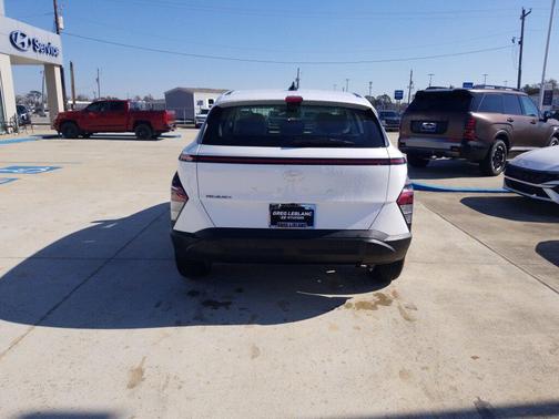 2026 Hyundai KONA SE