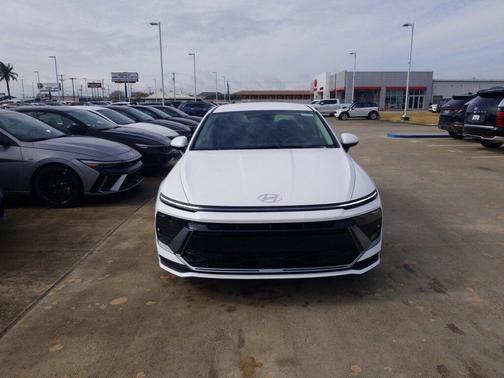 2026 Hyundai SONATA Hybrid Base