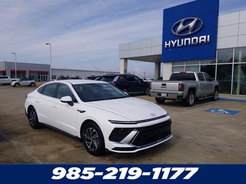 2026 Hyundai SONATA Hybrid Base