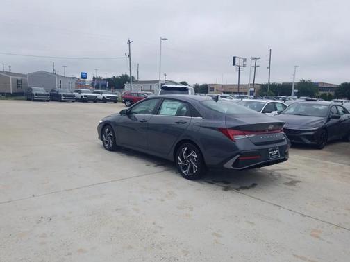 Ecotronic Gray 2026 Hyundai ELANTRA Limited