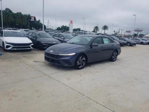 Ecotronic Gray 2026 Hyundai ELANTRA Limited