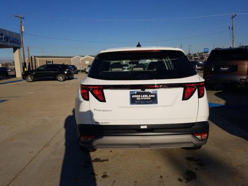 2026 Hyundai TUCSON SE