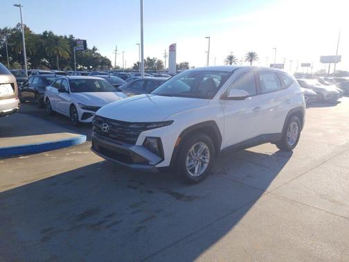 2026 Hyundai TUCSON SE