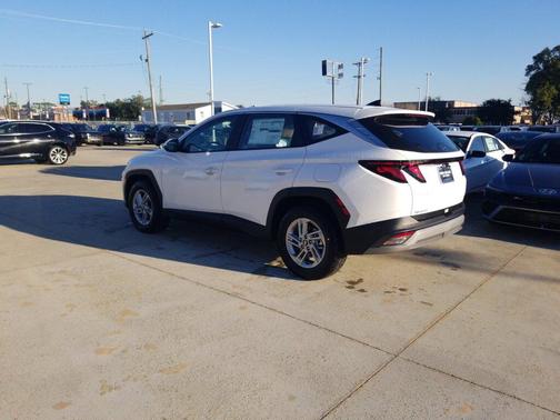 2026 Hyundai TUCSON SE