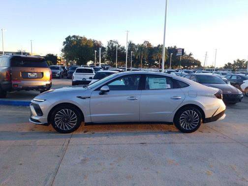 2026 Hyundai SONATA Hybrid SE