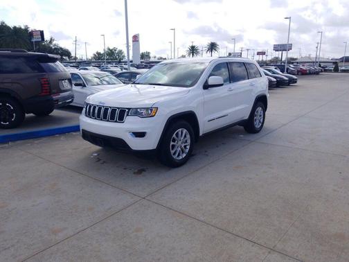 2022 Jeep Grand Cherokee Laredo