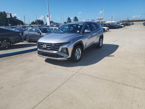 Shimmering Silver 2026 Hyundai TUCSON SE