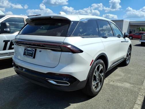 White Platinum Tri-Coat Metallic 2026 Lincoln Nautilus Premiere