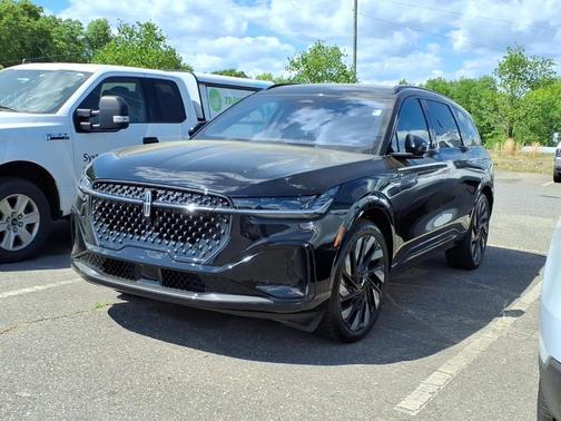 Infinite Black Metallic 2026 Lincoln Nautilus Reserve