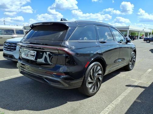 Infinite Black Metallic 2026 Lincoln Nautilus Reserve