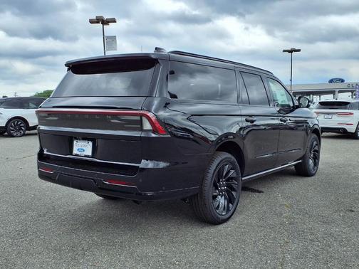 Infinite Black Metallic 2025 Lincoln Navigator L Reserve