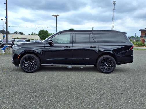 Infinite Black Metallic 2025 Lincoln Navigator L Reserve