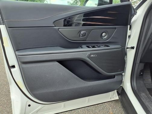 2025 Lincoln Nautilus Reserve