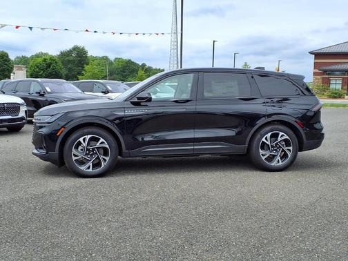 Infinite Black Metallic 2026 Lincoln Nautilus Premiere