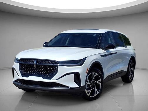 White Platinum Tri-Coat Metallic 2026 Lincoln Nautilus Premiere