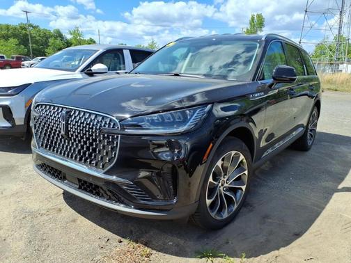Infinite Black Metallic 2026 Lincoln Aviator Premiere