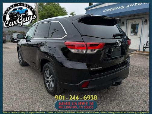 Midnight Black Metallic 2018 Toyota Highlander XLE