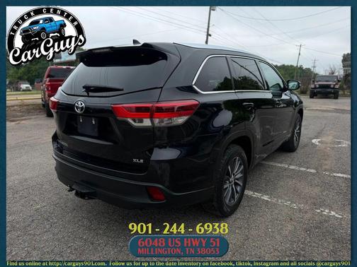 Midnight Black Metallic 2018 Toyota Highlander XLE