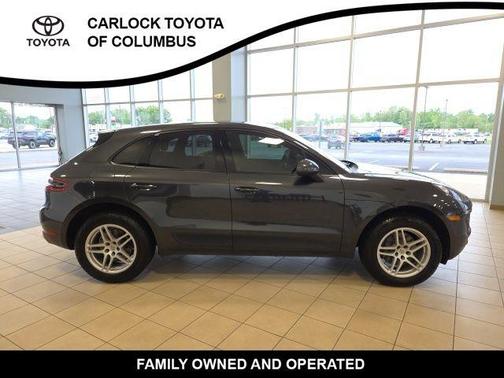 Jet Black Metallic 2017 Porsche Macan Base