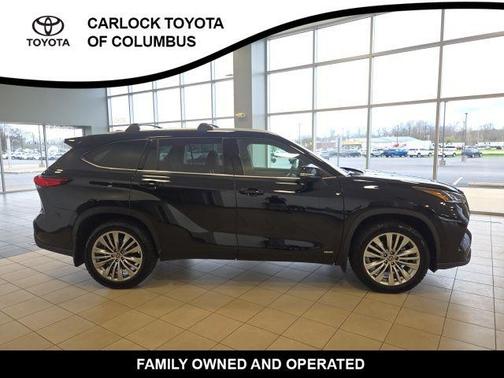Midnight Black 2023 Toyota Highlander Hybrid Platinum