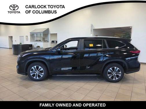 Midnight Black Metallic 2023 Toyota Highlander XLE