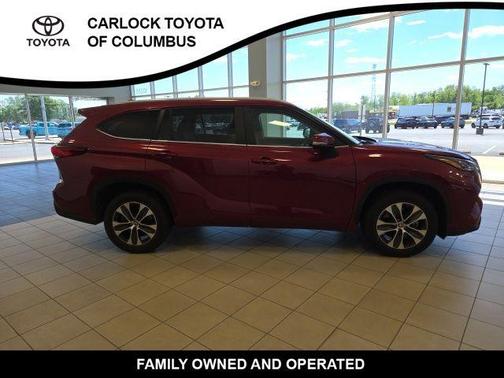 Pearl 2023 Toyota Highlander Hybrid XLE