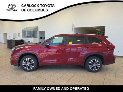 Pearl 2023 Toyota Highlander Hybrid XLE