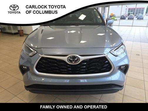 Moon Dust 2023 Toyota Highlander LE