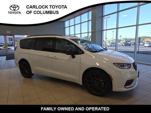 Bright White Clearcoat 2023 Chrysler Pacifica Limited