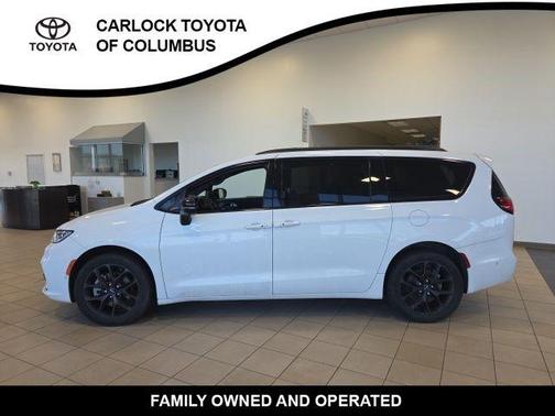 Bright White Clearcoat 2023 Chrysler Pacifica Limited