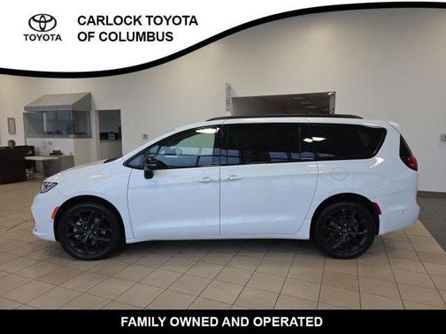 Bright White Clearcoat 2023 Chrysler Pacifica Limited
