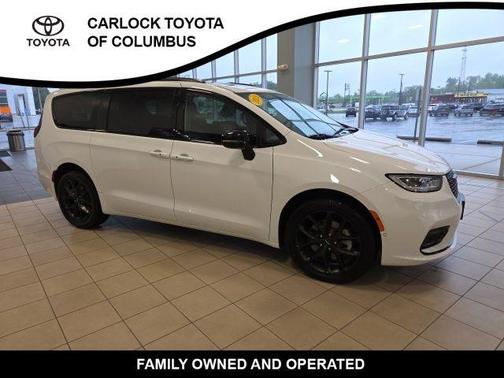 Bright White Clearcoat 2023 Chrysler Pacifica Limited