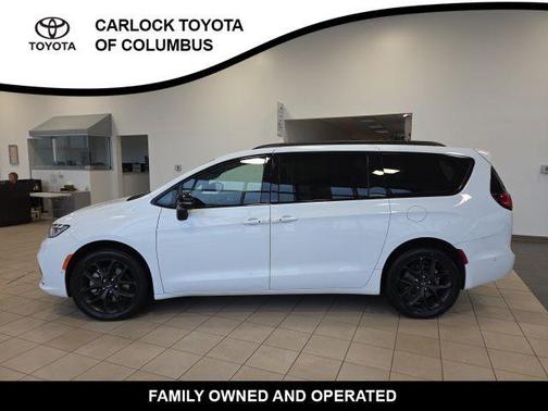 Bright White Clearcoat 2023 Chrysler Pacifica Limited