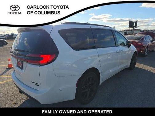 Bright White Clearcoat 2023 Chrysler Pacifica Limited