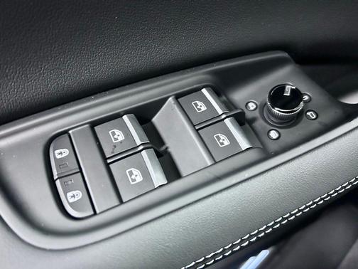 Waitomo Blue Metallic 2026 Audi Q7 55 Premium Plus