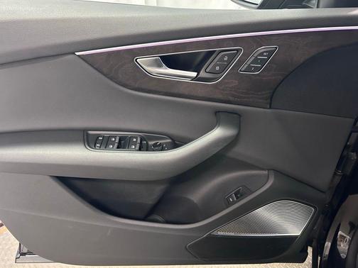 Orca Black Metallic 2019 Audi Q8 3.0T Premium