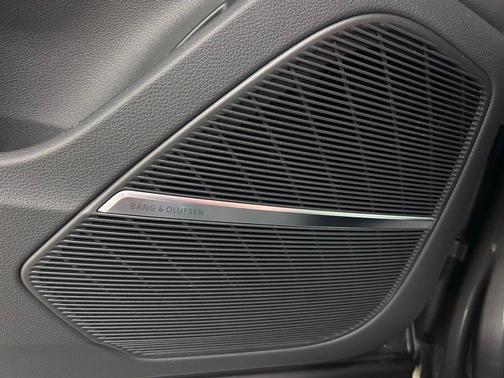 Samurai Gray Metallic 2026 Audi Q7 45 Premium