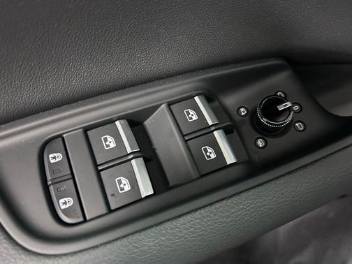 Samurai Gray Metallic 2026 Audi Q7 45 Premium