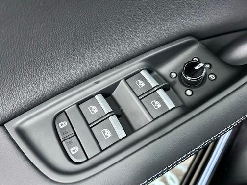 Mythos Black Metallic 2026 Audi Q7 55 Premium Plus