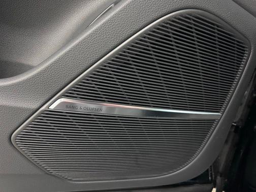 Mythos Black Metallic 2026 Audi Q7 55 Premium Plus
