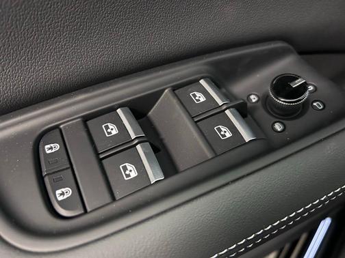 Mythos Black Metallic 2026 Audi Q7 55 Premium Plus