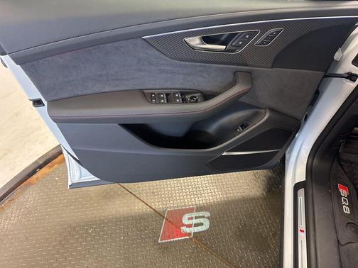 Glacier White Metallic 2026 Audi SQ8 4.0T Prestige